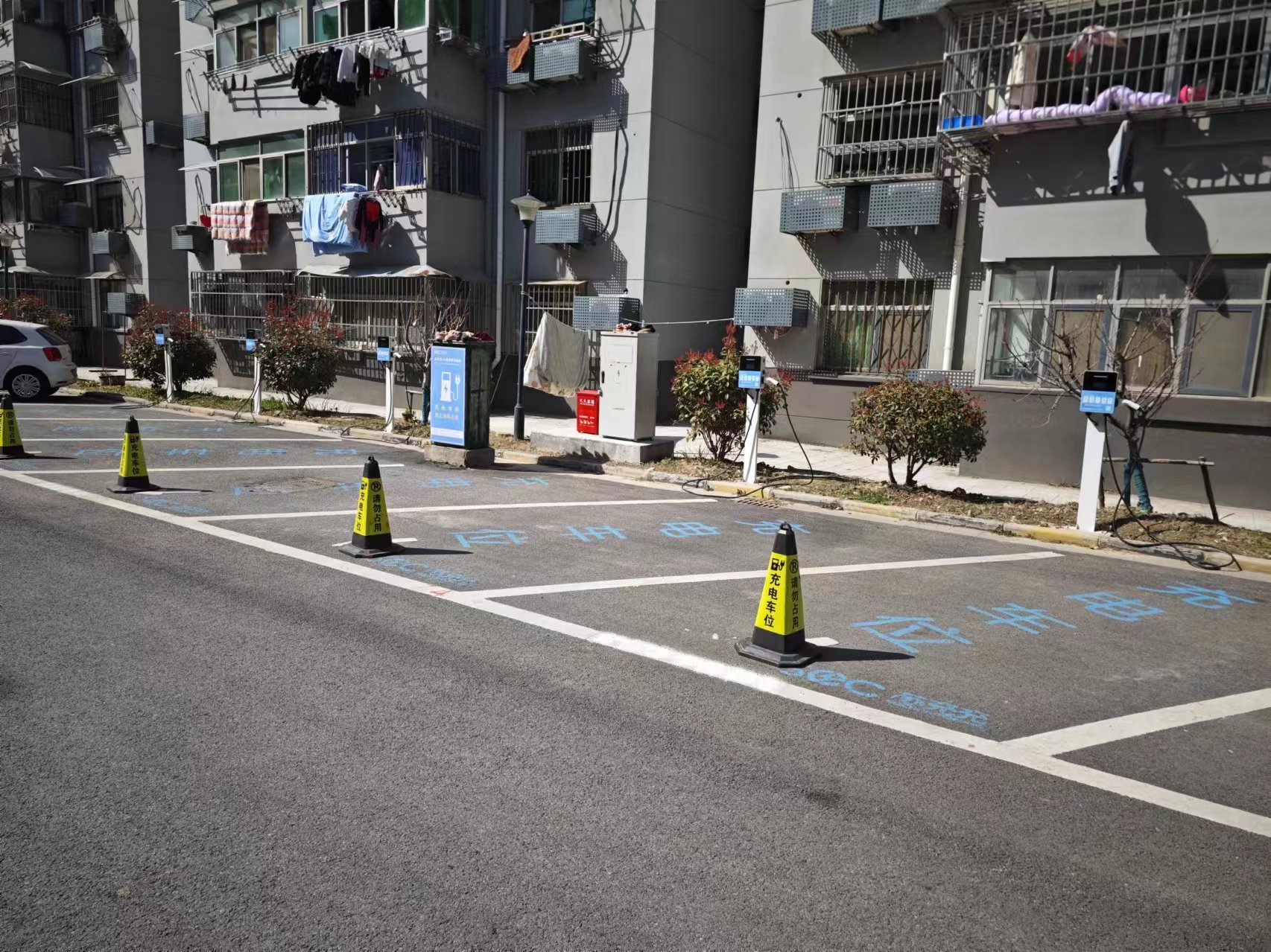 深圳青源新能源電動(dòng)汽車(chē)充電樁廠家合作客戶案例：小區(qū)新能源充電樁合作案例